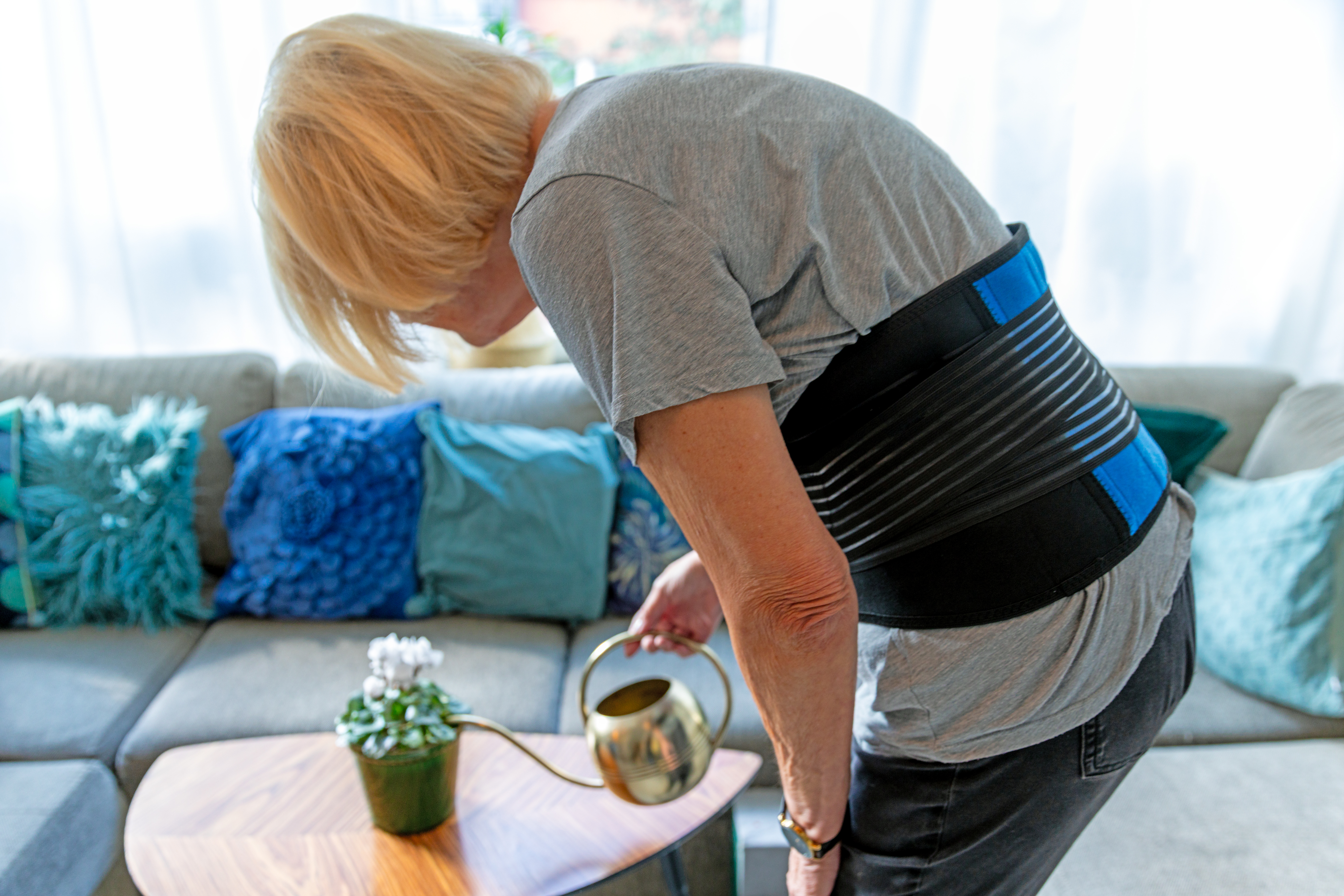 En ortos för ryggen kan se lite olika ut, en del fästs med kardborrband runt magen.